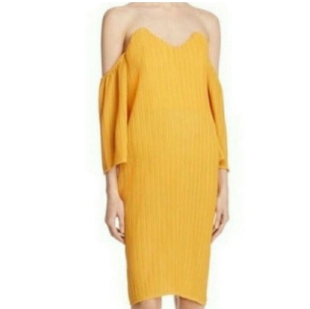 Elliatt Pleated Off The Shoulder Dress Marigold mini sexy